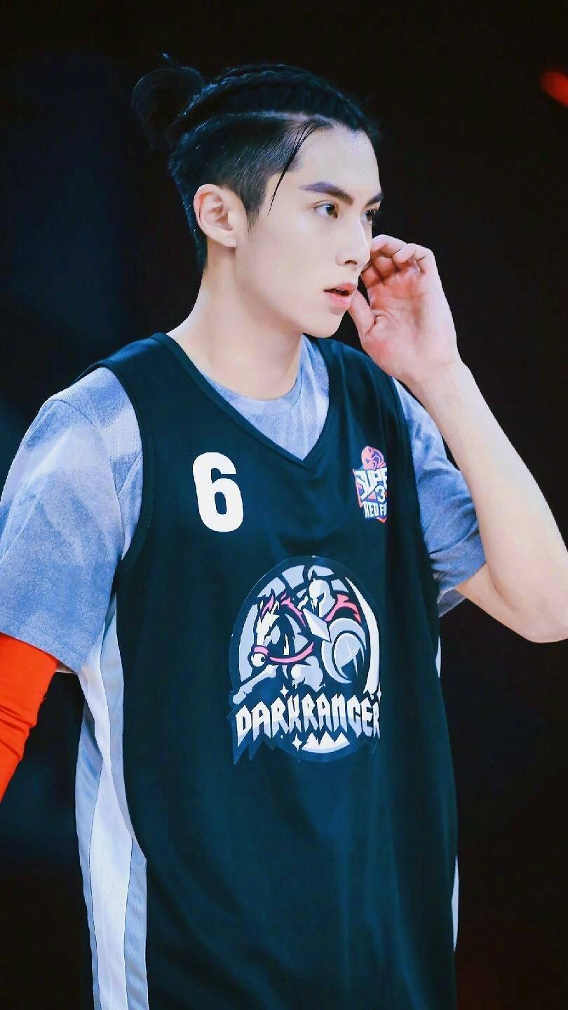 王鹤棣 壁纸右下抱走