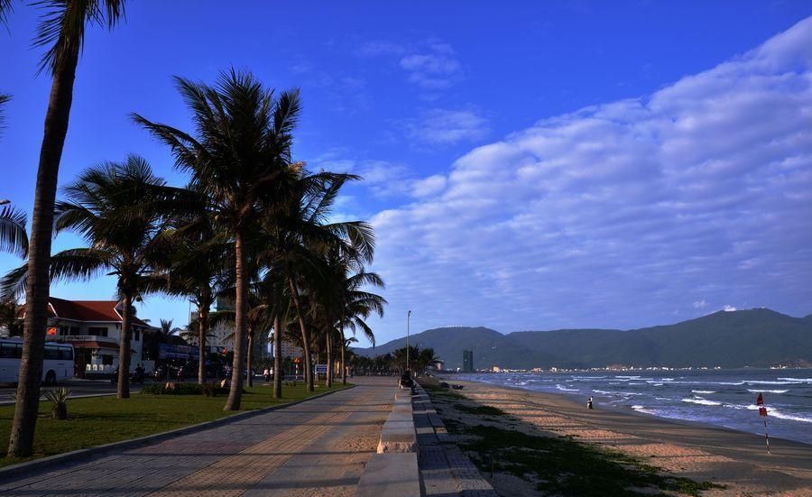 在中国打工的越南姑娘收入甚微却不愿回国, 最