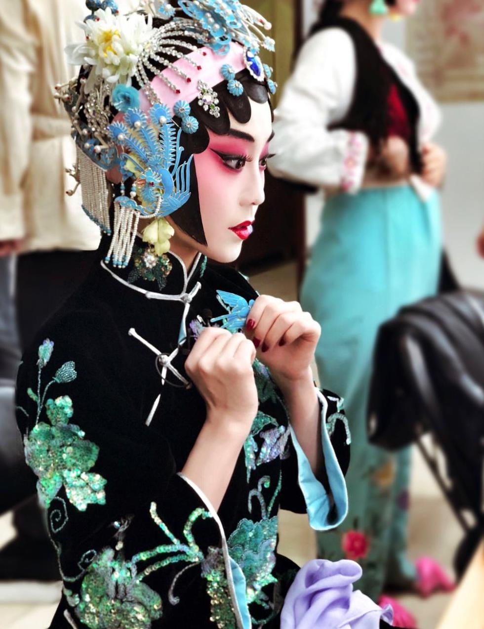 玩抖音唱京剧花旦王梦婷不走寻常路 与德云社郭德纲合作一炮而红