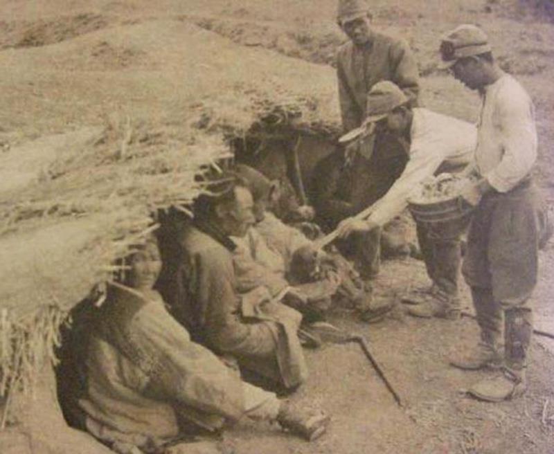 日本鬼子拍照为什么喜欢用中国人做背景?原因真无耻!