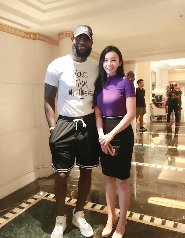 《这就是灌篮》一个最美女裁判，两个最美经理人，背景都不一般