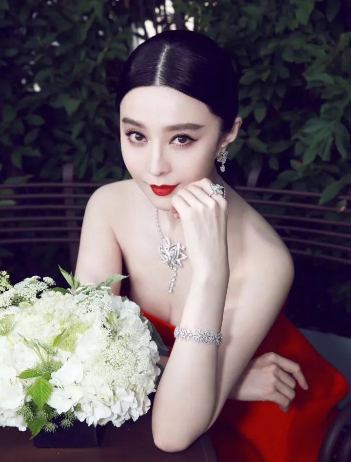 范爷一年靠12次镭射+2次线雕+12次水光+800