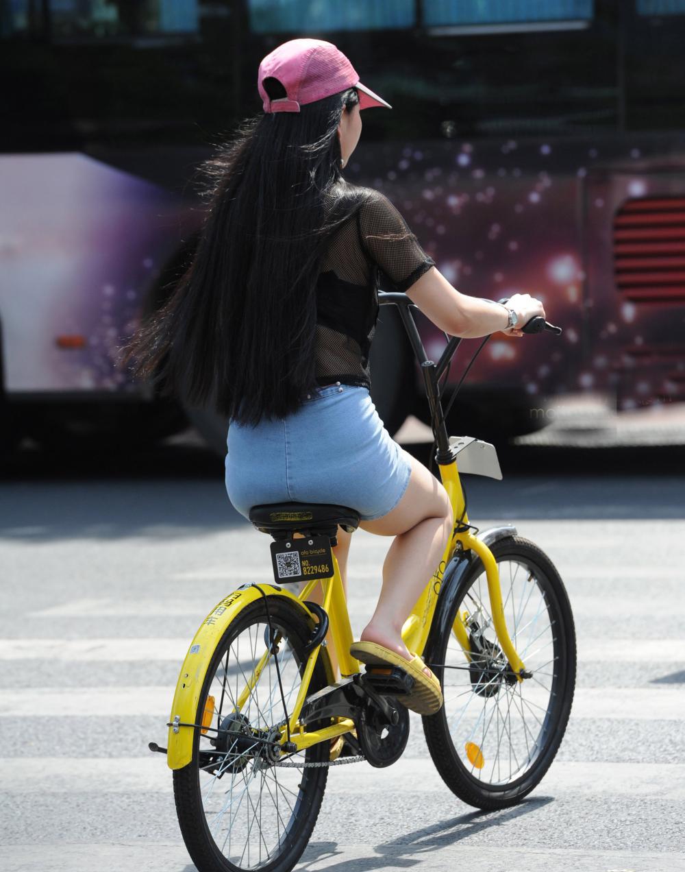 骑自行车穿短裤, 帅性而不失小女人味!