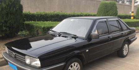 看着像90年代的车子, 其实车龄仅5年, 停产前最后一台普桑锦畅