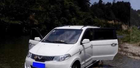 68马力的车子, 连五菱都能超过它, 却拉着十几吨木材在山间纵横