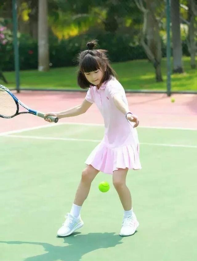 田亮晒女儿美照，久违的Cindy长出大长腿，越来越美