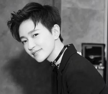 为什么焦俊艳一直是短发?看完她长发造型,网友