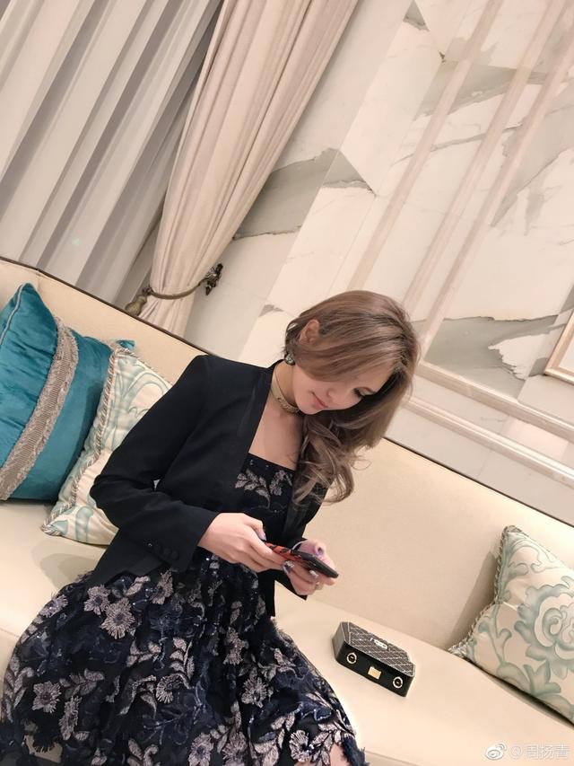 罗志祥性感周扬青似淘宝女友肌肤嫩露水有点小模特跳性感女神脱衣舞图片