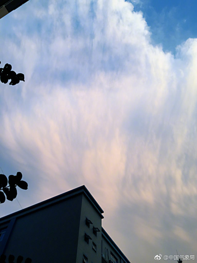 6月28日傍晚,大暴雨袭城后终于雨过天晴的安徽