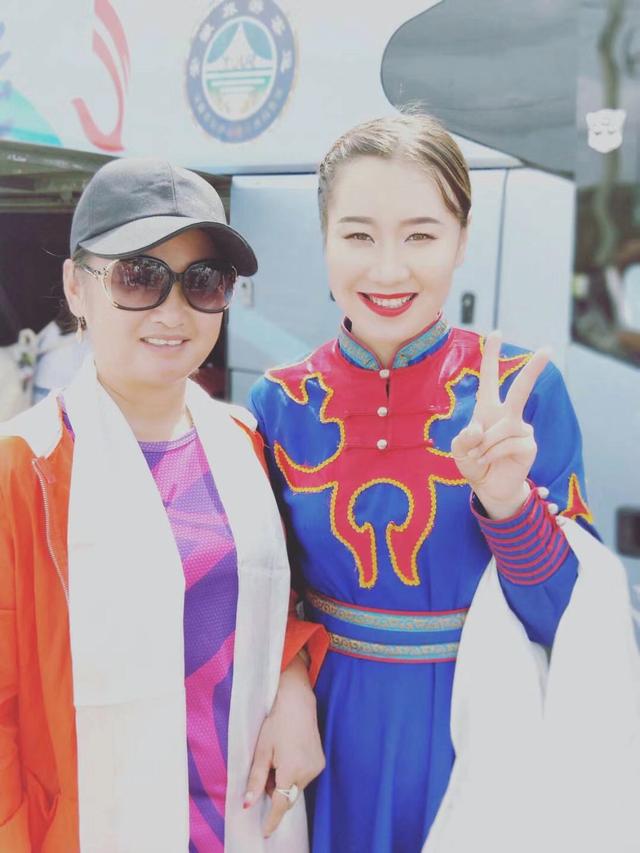 大妈们的旅游拍照神器,你知道吗?