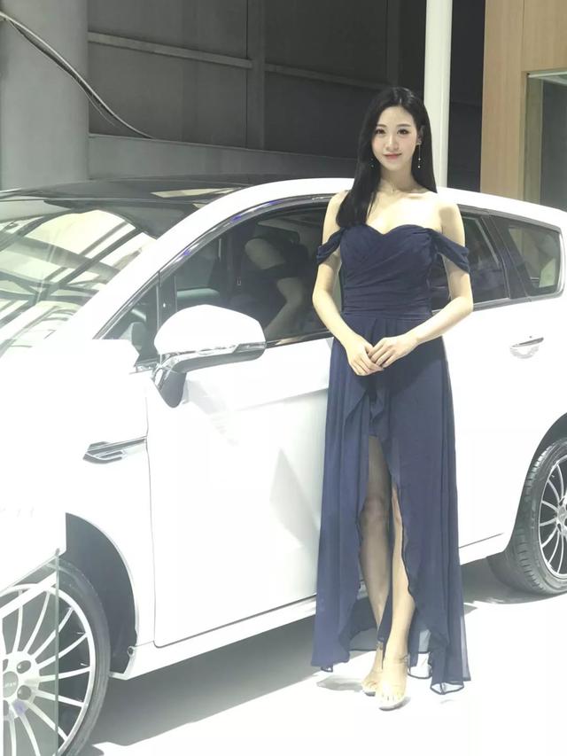 成都车展火辣车模大合集:肤白貌美腿玩年~总有一款适合你!