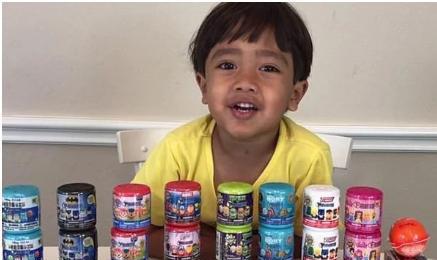 直播玩具开箱视频, 6岁男孩年入7000万, 妈妈放