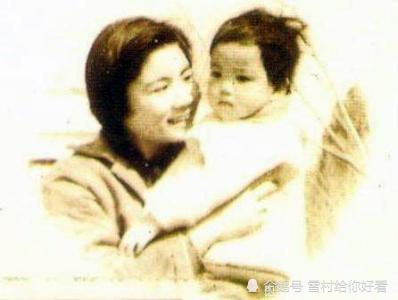 王菲父母昔日旧照曝光，母亲差点扼杀了今天的歌坛天后！