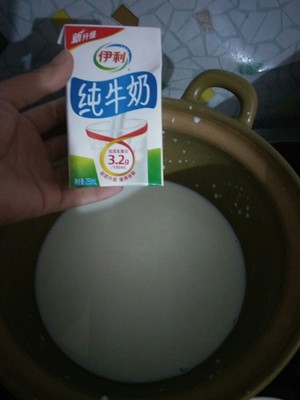 牛奶银耳红枣汤的做法