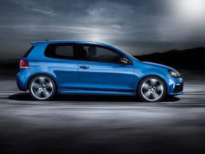 据说30岁以下的人都对这款车欲罢不能，如果你年轻请你拥有它！