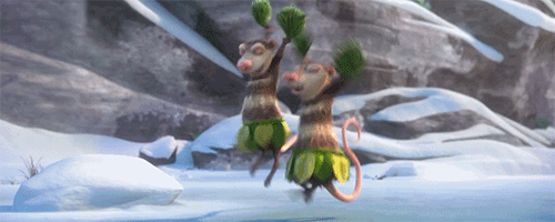 每次小松鼠在片中率先登场,它是穿针引线式的角色,并且由于它华丽丽的