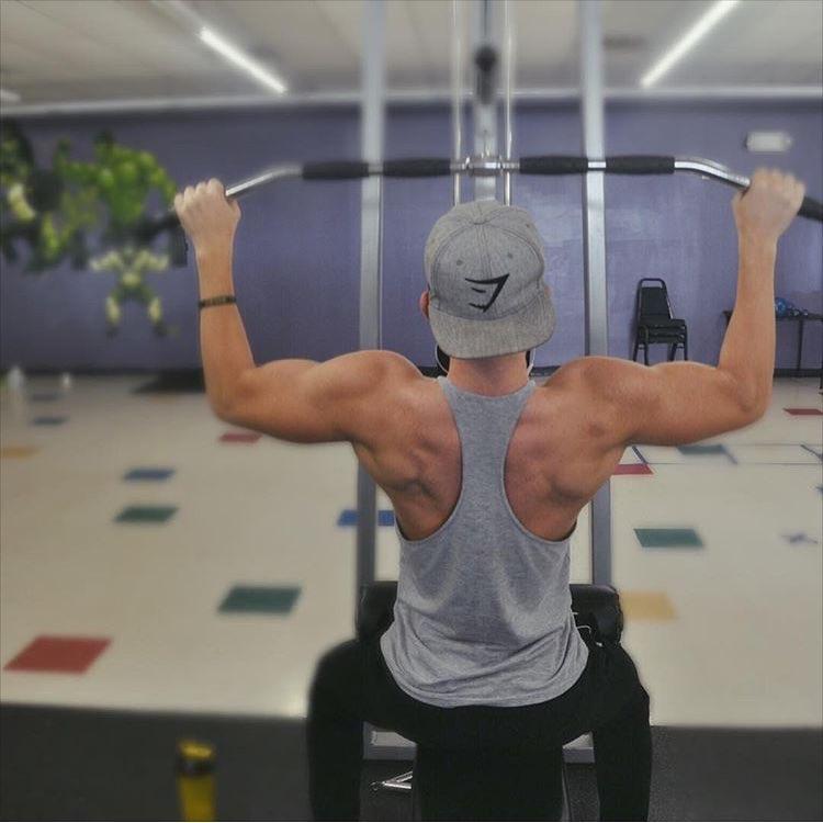 怎么做好颈后的高位下拉?进来教你避免训练错误