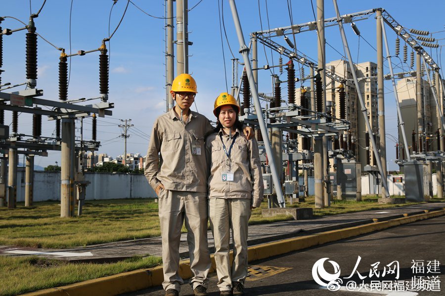 甜蜜暴击!同款工作服就是最好的情侣装