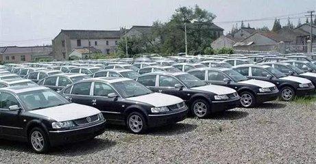 仓库库存车爆满，降价照旧卖不动，消费者观望市场，4S店要哭了