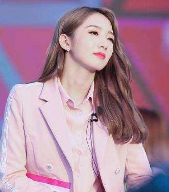 《创造101》最新的前11名小姐姐亮相机场,引