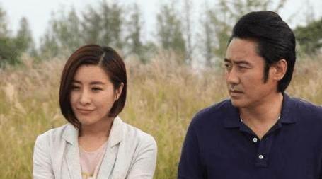 王雅捷座驾是一辆别克GL8商务车