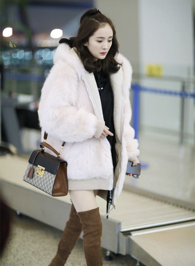 江疏影和杨幂同是32岁,同梳苹果头,却是大妈与