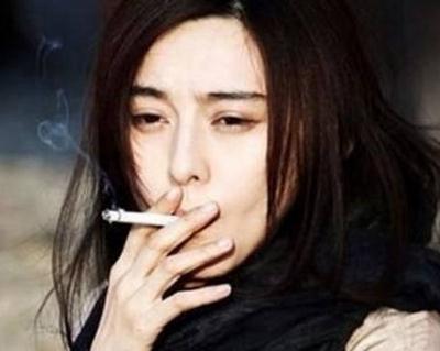7位女明星抽烟,杨颖熟练,赵丽颖搞笑,最后一位你肯定想不到!
