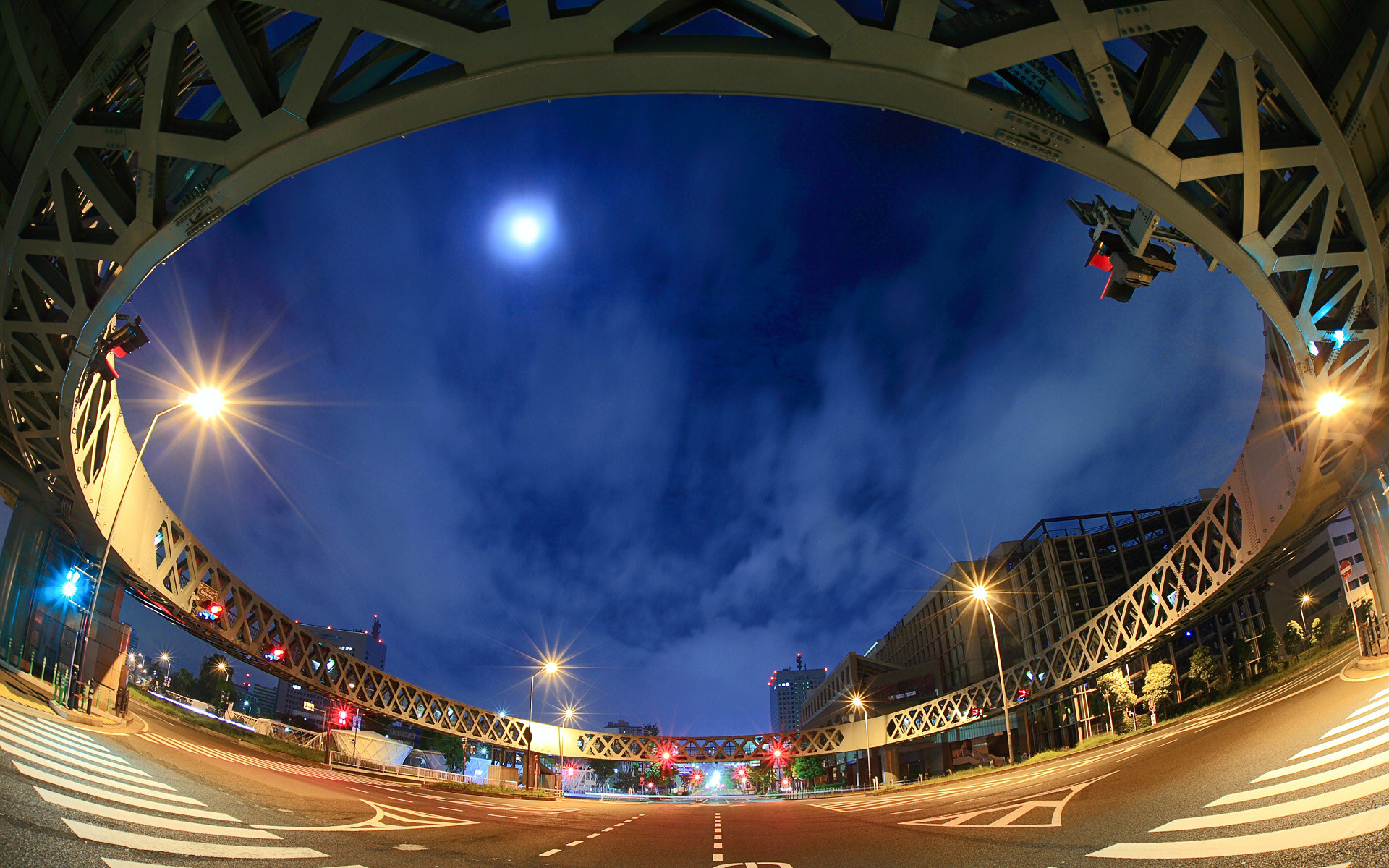 日本人生活压力很大,白天努力工作累成狗,晚上