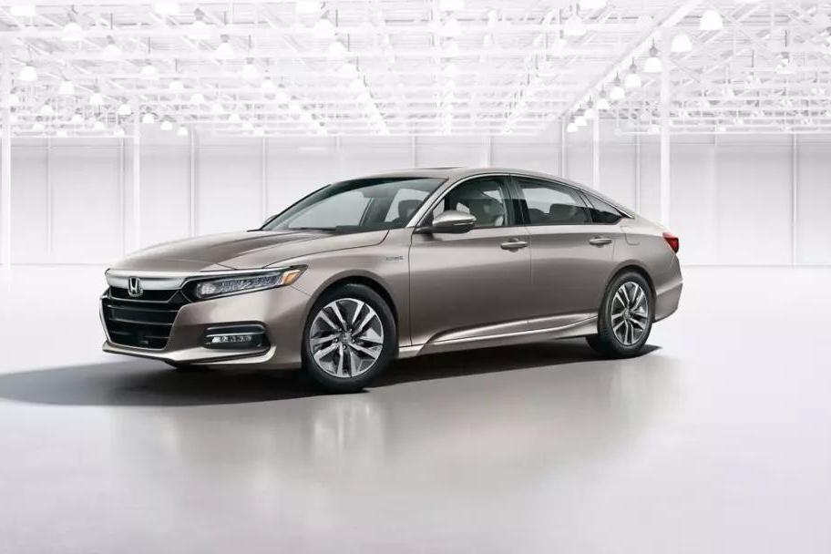 年轻人更喜欢谁？雅凯之争，唯恐不够低