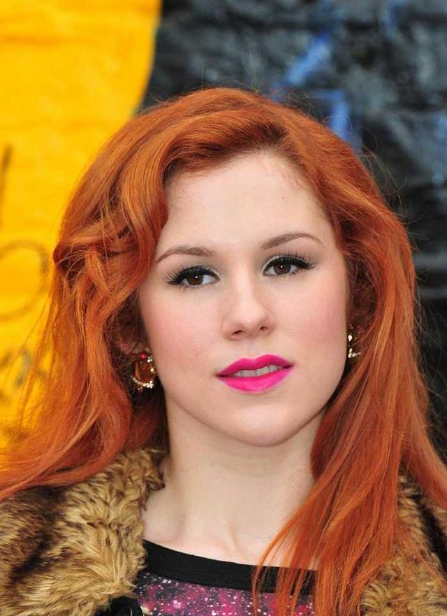 三四十岁的女人,出门少涂这3种颜色的口红,特