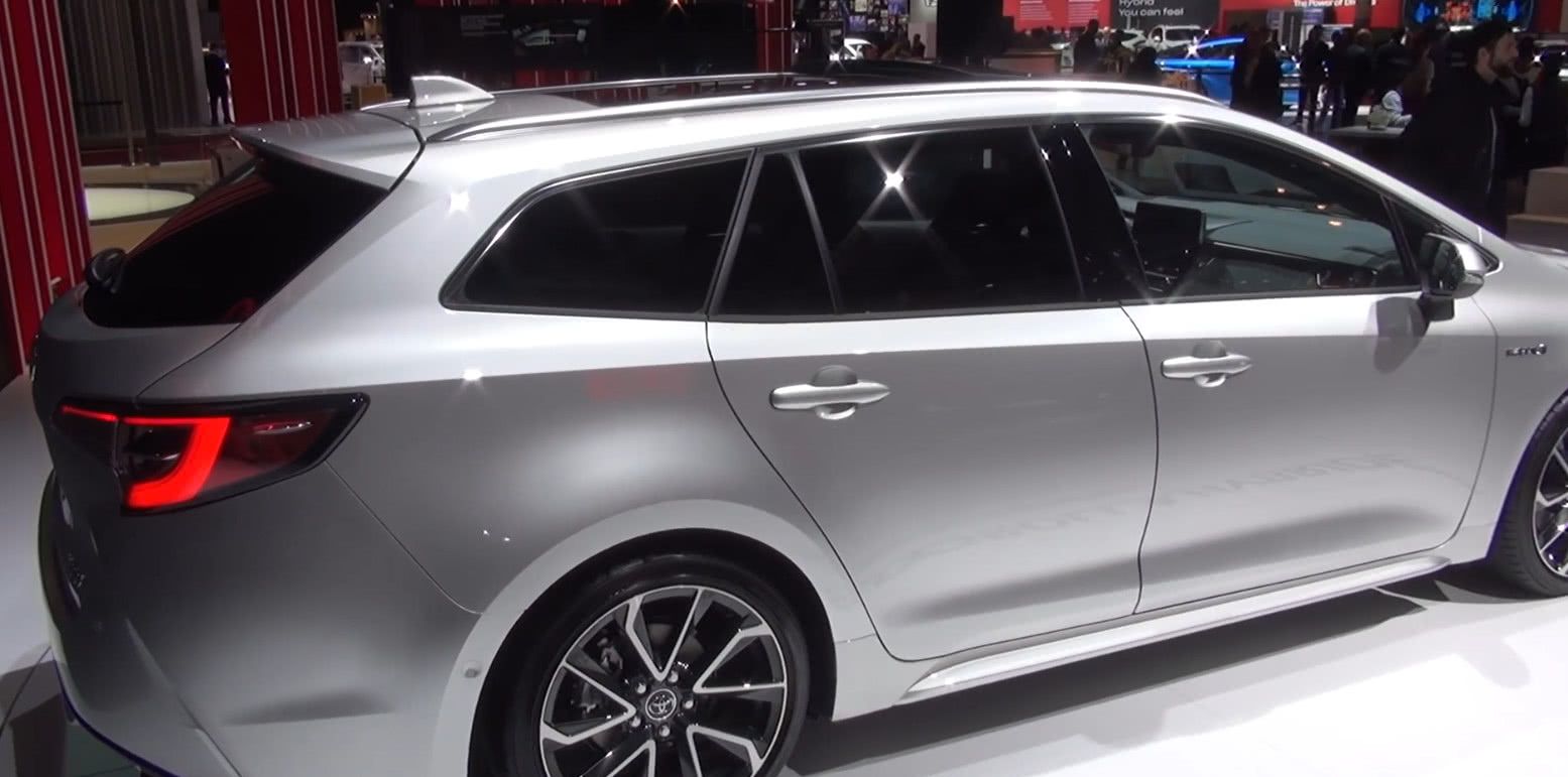 它是卡罗拉旅行版车型,2019款长这样,运动气息