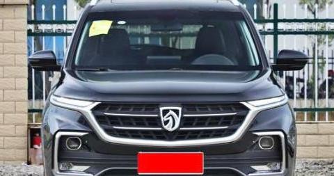 宝骏铁了心要跟宝马过不去，新车不到8万，比宝马X1还霸气！