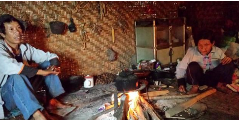 与世隔绝男子和妻子相差36岁,甜如初恋