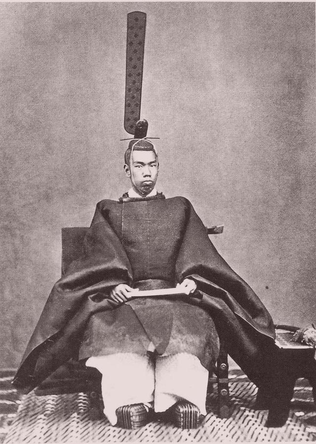 日本明治天皇虽然不爱照相,但有一个爱好却堪比乾隆皇帝