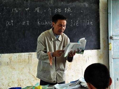 乡村教师工作三十年的荣誉证书,到底有什么作