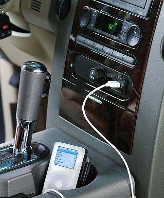 车上的USB接口能不能给手机充电?很多新手都