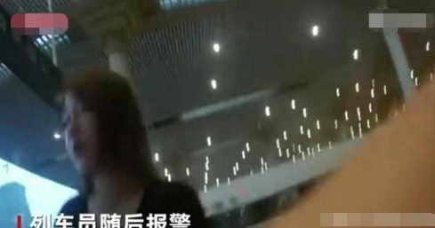 女子高铁卫生间搞事情，知道真相列车长无法淡定：她们才19岁啊！