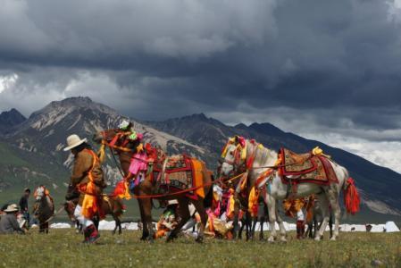 让穷游女们前赴后继的康巴汉子到底是什么鬼!