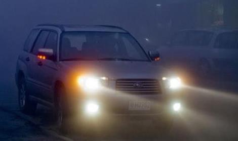 夜间开车三下双闪是啥意思?开车千万要切记这