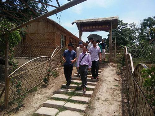 江西赣州谢文淦义工团走进商丘虞城郭土楼村感