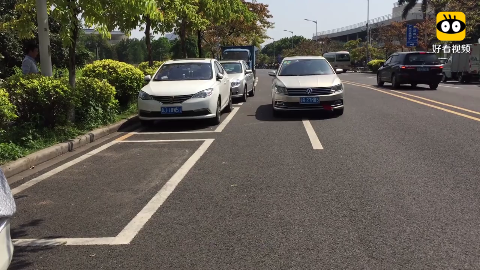 路边侧方位停车技巧,转给身边需要的朋友吧!