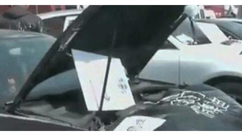 二十多万买辆奥迪开回家，打开引擎盖看到是大众车标怒了