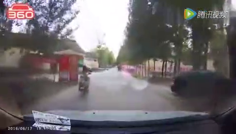 电动车超载，不出事才怪，关键时刻刹车刹不住！