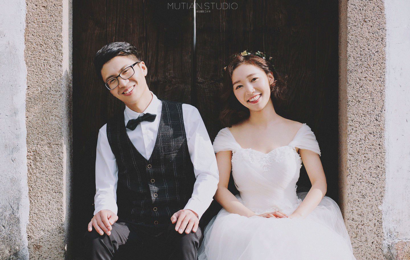 短头发拍婚纱照发型_短头发男生发型图片(3)