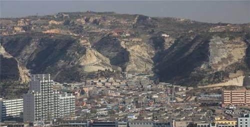 这个村因煤炭成名，街上遍地豪车不低于200万，令北上广都汗颜