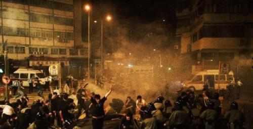 他是香港黑帮大佬级的人物, 街头被杀, 家人不准