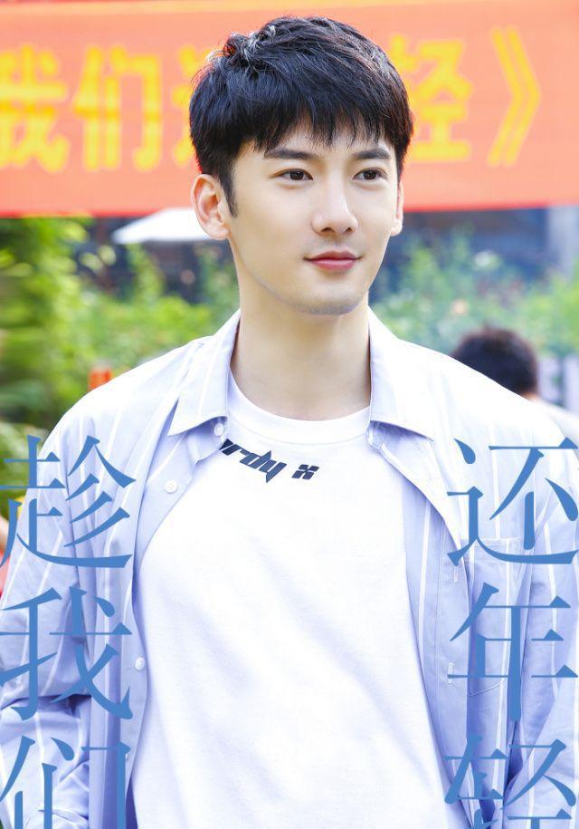 乔欣演过嘉型新电视剧女1号, 学生装好愉快, 热