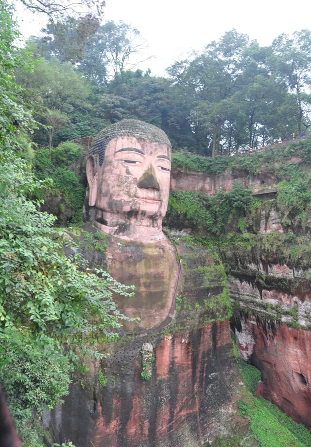 著名大佛异象引信徒朝拜祈福,专家给出这样解