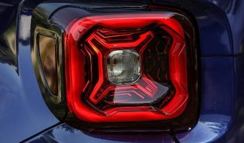 Jeep全新一代自由侠明天首发，“X”型尾灯更精致