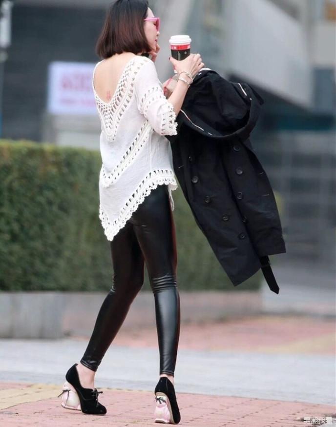 街拍紧身皮裤美女老板娘, 男员工们上班都和打了鸡血一般